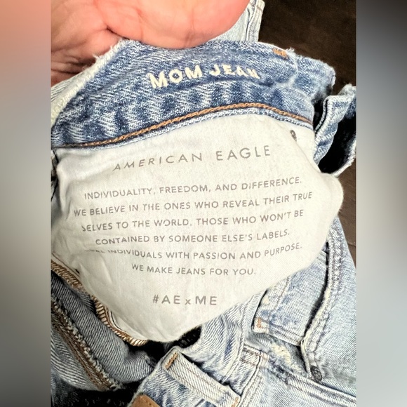 American Eagle Regular High Rise Mom Jean Size 8 - Picture 8 of 8